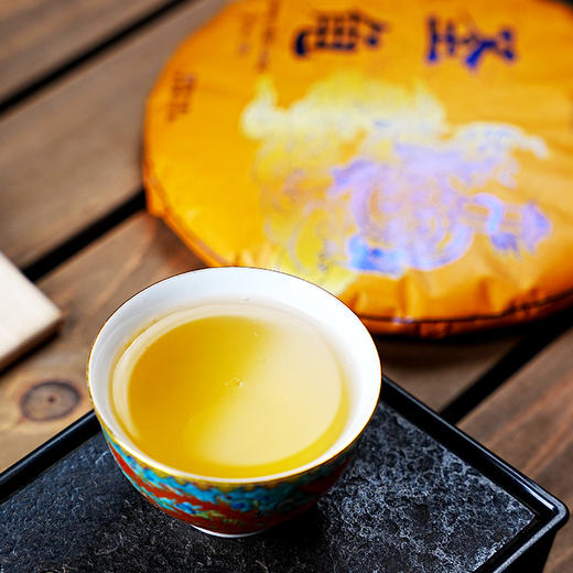 【圣兽—圣龟】2020年易武多产区茶王树拼配云南普洱茶生茶 绝世配方 巅峰拼配 1箱内含7饼*357g茶饼共2499g 商品图4