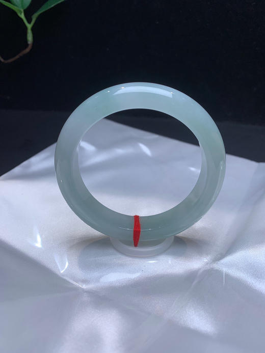 612749，55.2晴水底手镯，整条带淡淡的底色、清新干净、很秀气 商品图3