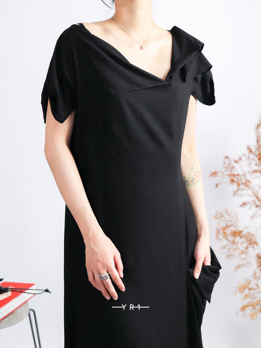Y‘s | 不对称领口连衣裙 商品图1