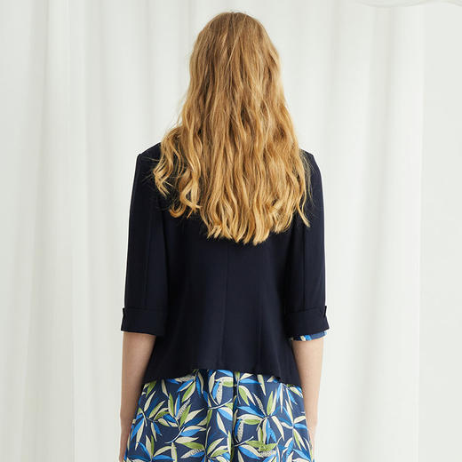 VIVIAN LIU薇薇安刘R2423105女装新款时尚翻领一粒扣圆摆西装 商品图1