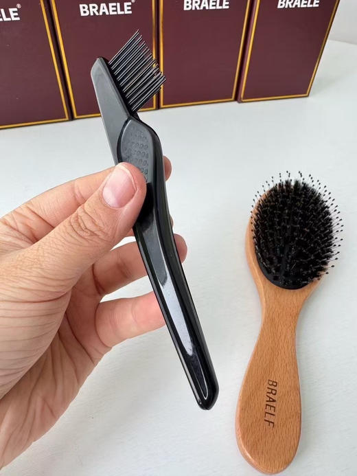原单正品 BBBRAELE梳子套装
母亲节必选款！超级性价比！库存仅1000盒！
猪鬃气垫榉木梳子+清洁刷套装
养发神器。 商品图12