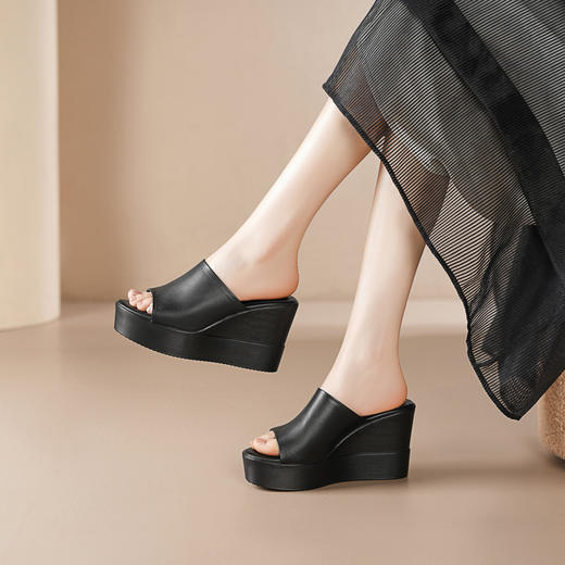 【预售5天】夏新款坡跟增高轻便外出拖鞋鱼嘴复古风休闲通勤女鞋RLJR&D379 商品图3