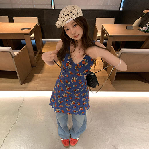 西遇碎花吊带连衣裙女夏季新款法式度假风修身v领收腰长裙SS150232/SS150233 商品图2