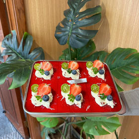 大盘子蛋糕，适合聚会哦，请提前24小时以上预定，铲子/勺子随机赠送