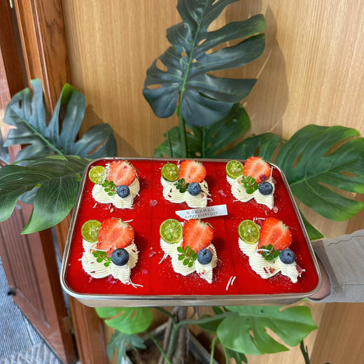 大盘子蛋糕，适合聚会哦，请提前24小时以上预定，铲子/勺子随机赠送 商品图0