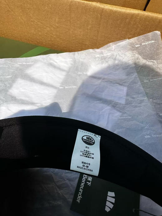 正品蕉下防晒空顶卷帽，全正品礼盒装。
颜色：漫暮黑、霜奶白，生巧棕
紫外线隔阻率≥99.99%
UPF50➕
夏日推荐搭配
官网179 商品图12