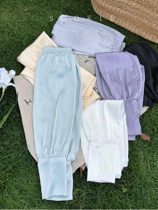 🎀【SOOKIE·冰丝防晒袖套🔥】夏日必备好物，宽松版冰袖，加大加宽🥰，松紧袖口不下滑 💥不紧不勒 指洞设计，☺️稳固袖套不移位 💥还防护手背不被晒黑 商品图3