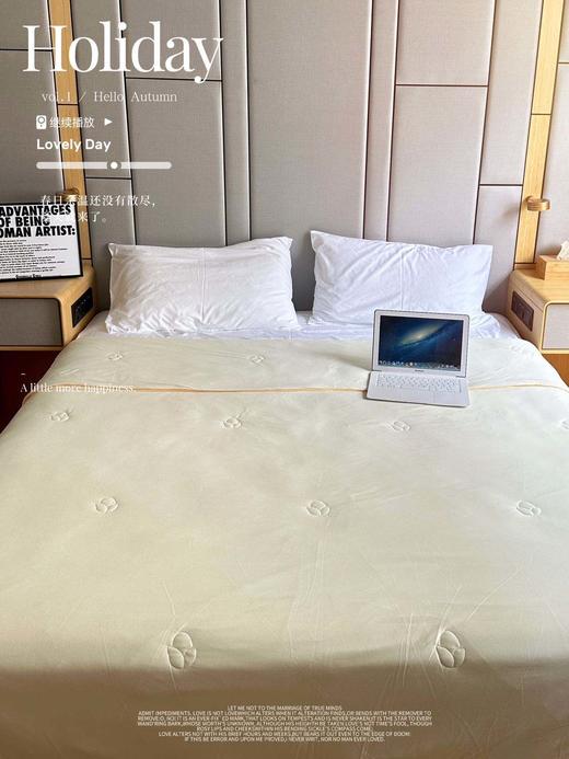 🌻【A类玉米抱抱被夏凉被】保暖最好的是羽绒被💥，气味最佳的是棉花被，舒适度最可的是蚕丝被...但， ❌睡久了就会沉沉的 棉花被早就被我搁置了，🌟大几千的羽绒被钱包受不起！ 商品图0