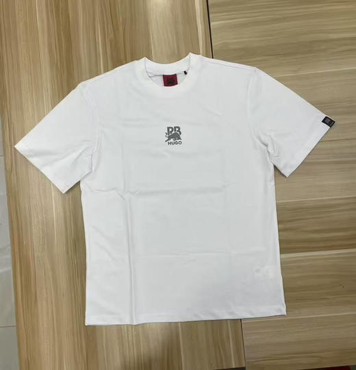 外贸原单 BOSS 25新款男士印花时尚休闲圆领短袖T恤 S-XXL  
黑色，米白色 商品图1