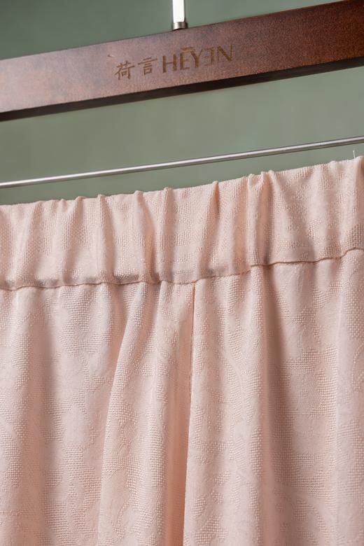 荷言HEYEN 粉吟 卷草纹桑蚕丝非遗花罗新中式长裤 商品图3