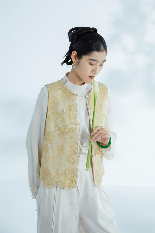 荷言HEYEN 晨曦 真丝羊毛芥黄色蔷薇提花新中式外套手工串珠高定系列 商品图1