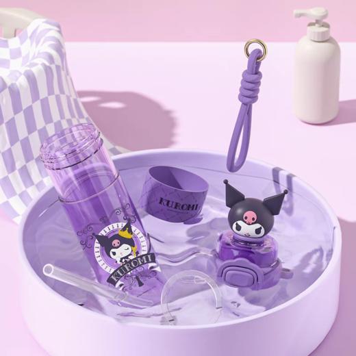 【春上新】9楼母婴生活馆 艾可思双饮太空杯三丽鸥联名乐趣吸管直饮双饮便携太空杯550mL 吊牌价：69.9元 活动价：49.99元 商品图1