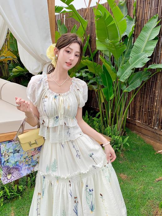 张心子【花田小镇】田园风气质刺绣碎花显瘦两件套套装 U2504067 商品图2