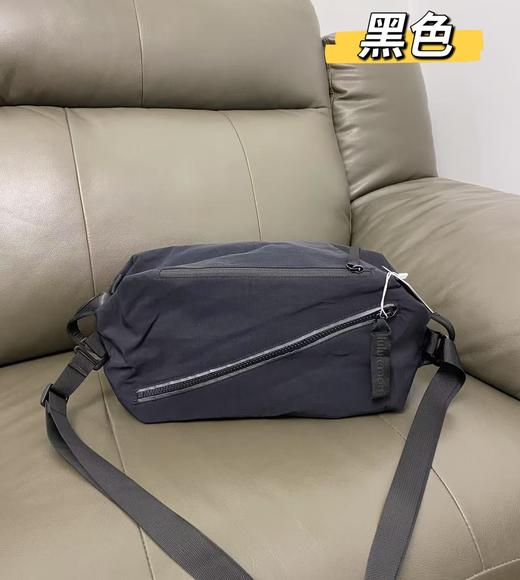 点此购买 lululemon露露女士运动瑜伽健身斜挎单双肩背包 st 316247 商品图2