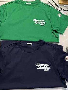 纯原 Moncler盟可睐 刺绣款纯棉T恤

丝柔棉，万针精密刺绣，袖口蒙口logo，

奢侈品独家有一份，恬静气质～ 

S-xxl，绿色，藏青色