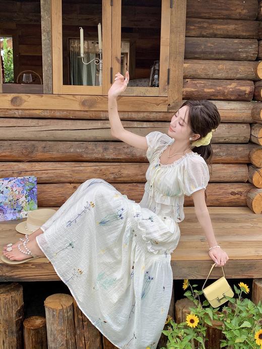 张心子【花田小镇】田园风气质刺绣碎花显瘦两件套套装 U2504067 商品图7