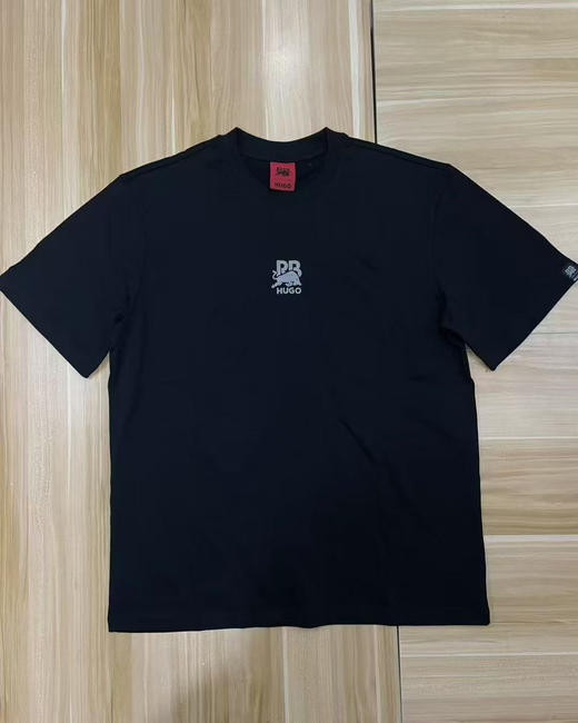 外贸原单 BOSS 25新款男士印花时尚休闲圆领短袖T恤 S-XXL  
黑色，米白色 商品图0