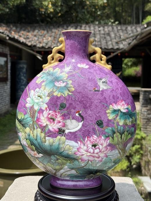 紫底扒花长寿安康抱月瓶 商品图0