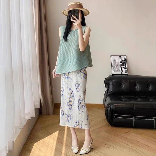 2025三宅褶皱油画印花碎花百褶裙垂坠感开叉直筒包臀半身裙女款！ 商品图0