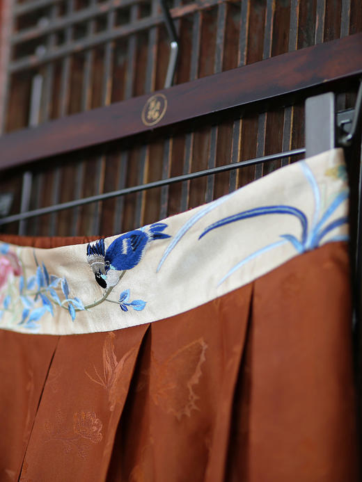 盛唐牡丹| 真丝红云纱蝶恋花纹半裙 商品图2