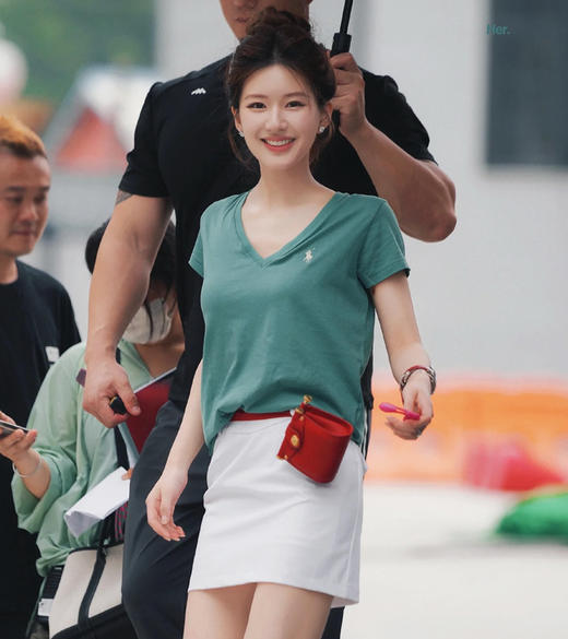 福利价赵露丝同款V领纯棉短袖t恤 商品图4