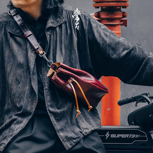 学古传家壶·迷你全手工真皮壶包Horween款 便携随身包户外牛皮 葡萄红 商品图9