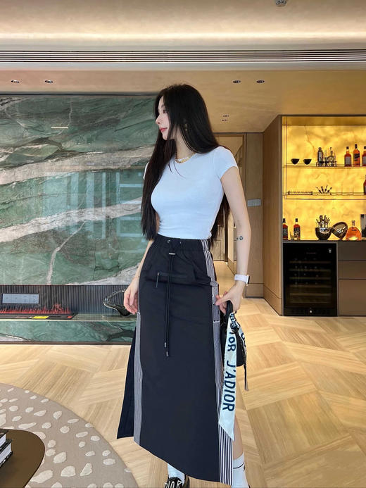 迪奥 25早春黑白撞色条纹休闲裙子（TM） 商品图1