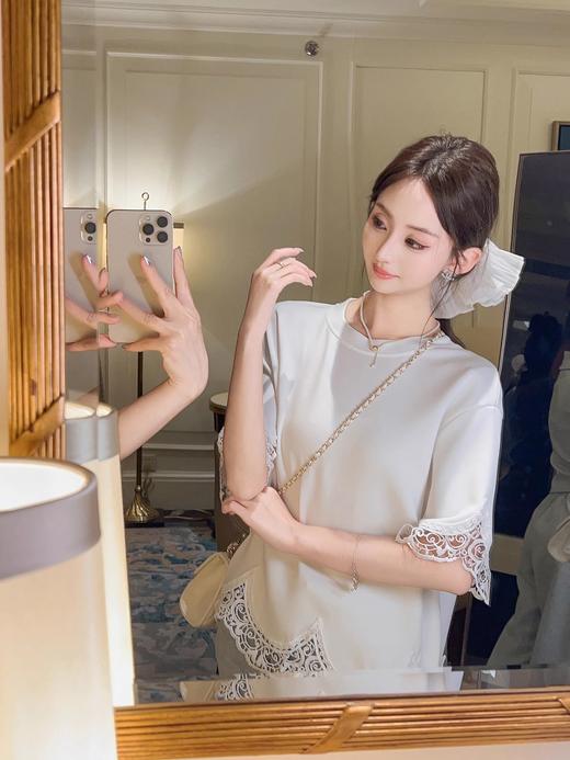 张心子【白茶物语】圆领蕾丝拼接T恤上衣 U2504072 商品图1