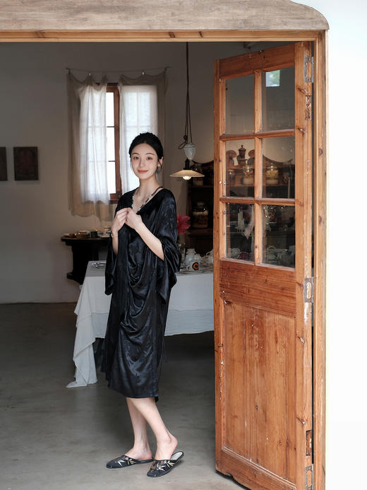 盛唐牡丹| 黑色小凤凰纹冠乐绉女裙 商品图4