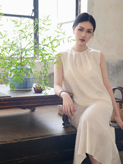 盛唐牡丹| 散花纹真丝提花斜裁背心 商品图0