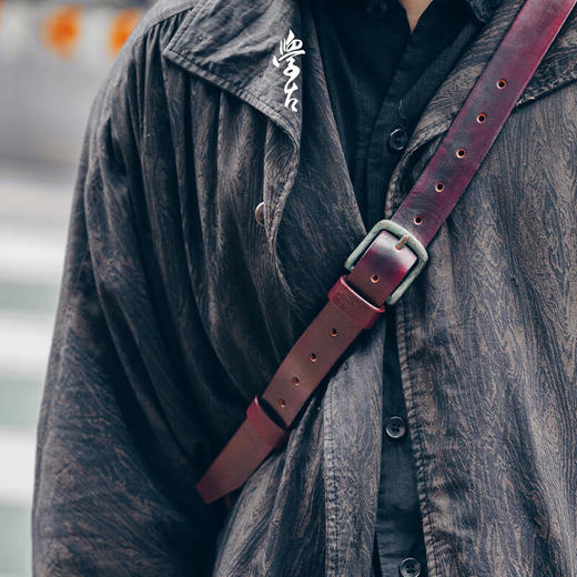 学古传家壶·迷你全手工真皮壶包Horween款 便携随身包户外牛皮 葡萄红 商品图6