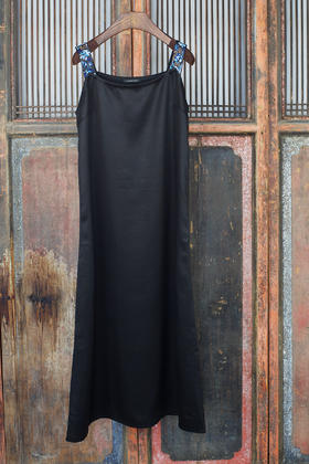 盛唐牡丹| 重缎香云纱手推绣吊带裙