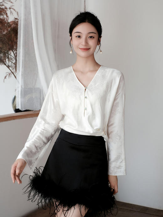 盛唐牡丹| 珍珠白冠乐绉梅兰竹菊上衣 商品图0