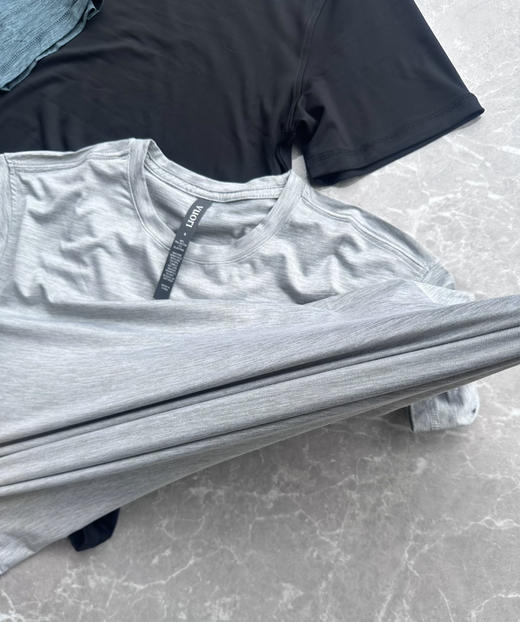 全新正品Vouri飞奥力男士运动户外健身速干弹力透气快干短袖T恤
S-XL 藏青 蓝色 浅灰 黑色 商品图5