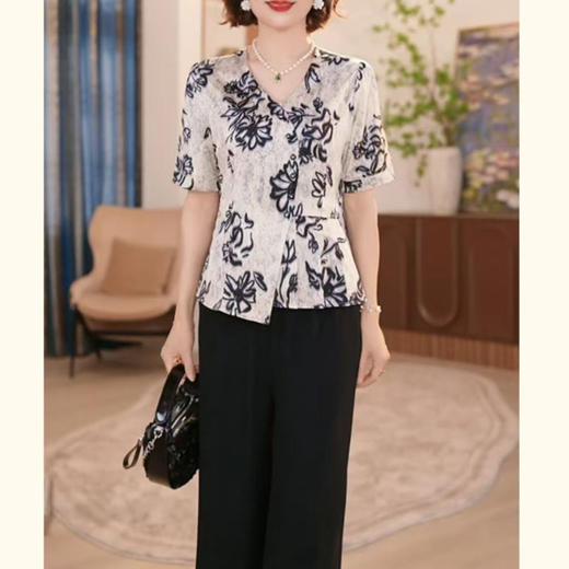 SMZ363912025夏季新款洋气印花大码女时尚洋气上衣V领高级感百搭妈妈小衫 商品图2