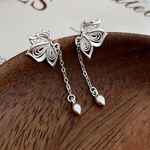 【蝶恋春雪】999纯银拉丝镂空蝴蝶耳钉【JHY-E000927B】 商品图1