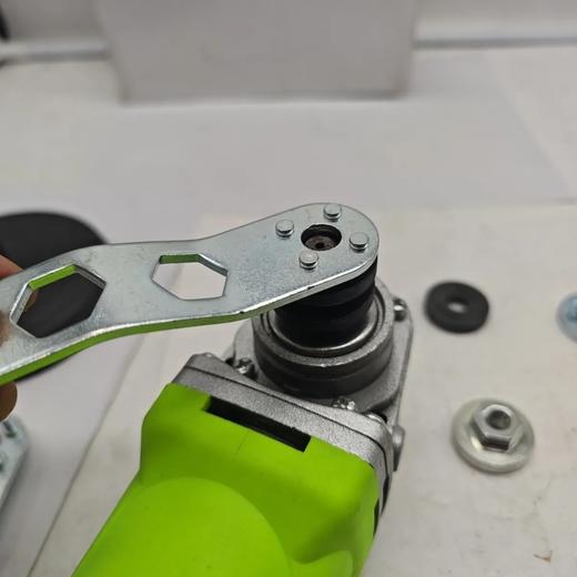 【货号04634】新款通用100型角磨机扳手4爪扳手砂轮罩扳手压板侧手柄6件套 商品图3