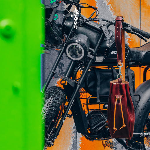 学古传家壶·迷你全手工真皮壶包Horween款 便携随身包户外牛皮 葡萄红 商品图3