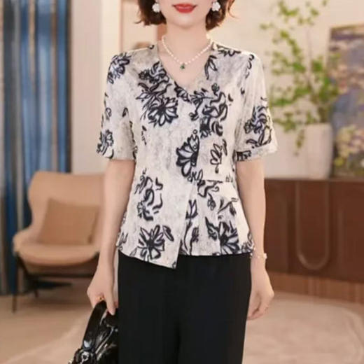 SMZ363912025夏季新款洋气印花大码女时尚洋气上衣V领高级感百搭妈妈小衫 商品图0