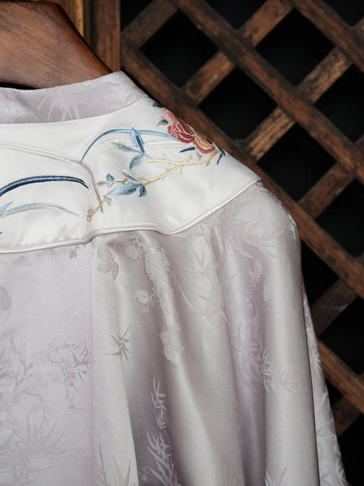 盛唐牡丹| 熊猫抱竹真丝提花上衣 商品图6