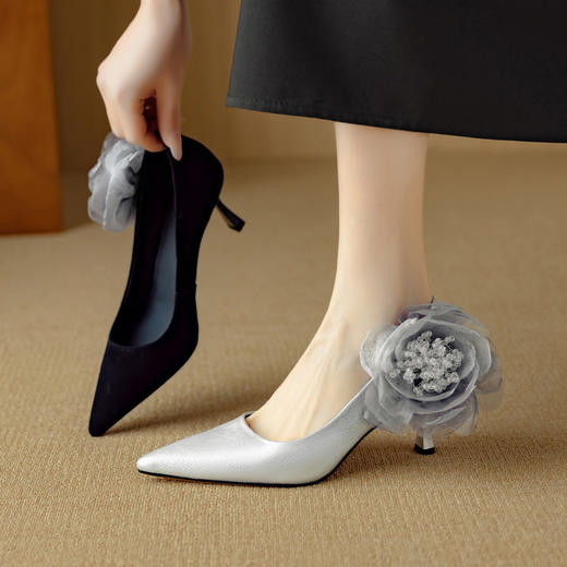 【预售5天】法式优雅尖头高跟鞋女春新款设计感花朵仙女气质浅口细跟宴会单鞋DB&M6133 商品图2