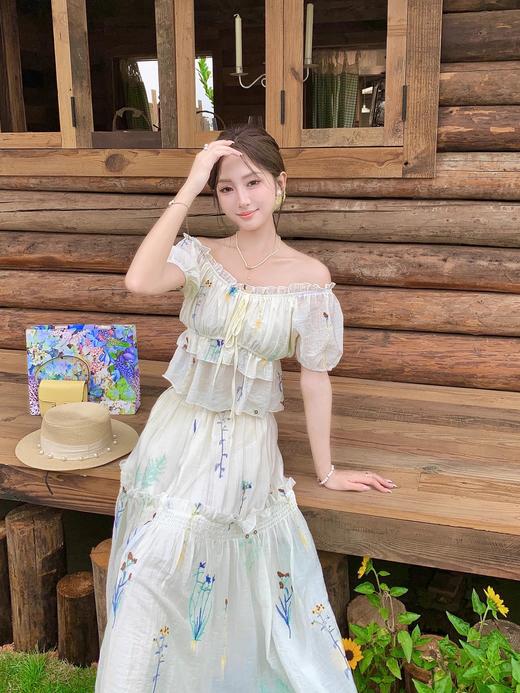 张心子【花田小镇】田园风气质刺绣碎花显瘦两件套套装 U2504067 商品图8