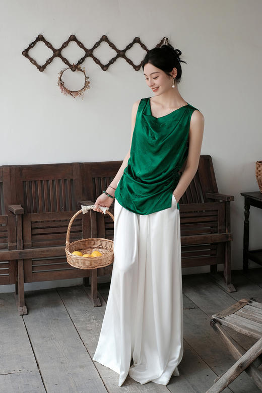 盛唐牡丹| 船领抓褶真丝背心 商品图1