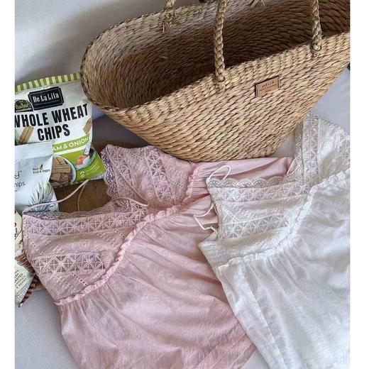 2025新品  软软同款【夏日风铃】韩版小清新时尚蕾丝边度假风吊带上衣 商品图0