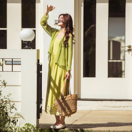 【林栖设计小店】（部分尺码现货）【林栖推荐】2025年春夏新品多色时尚优雅百搭气质镂空绣花绿色吊带连衣裙女N1952305 商品图1