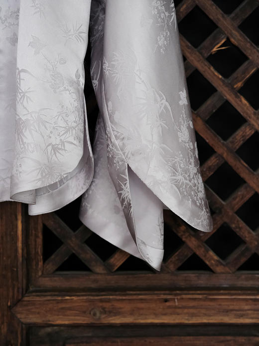 盛唐牡丹| 熊猫抱竹真丝提花上衣 商品图8