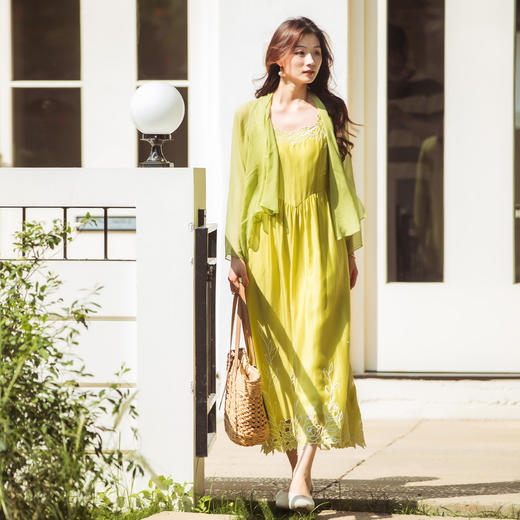 【林栖设计小店】（部分尺码现货）【林栖推荐】2025年春夏新品多色时尚优雅百搭气质镂空绣花绿色吊带连衣裙女N1952305 商品图0