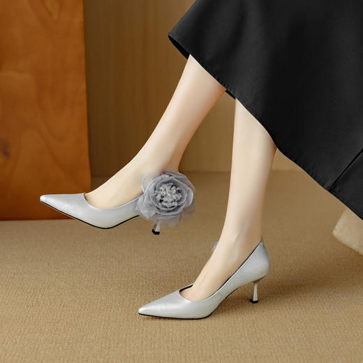 【预售5天】法式优雅尖头高跟鞋女春新款设计感花朵仙女气质浅口细跟宴会单鞋DB&M6133 商品图1