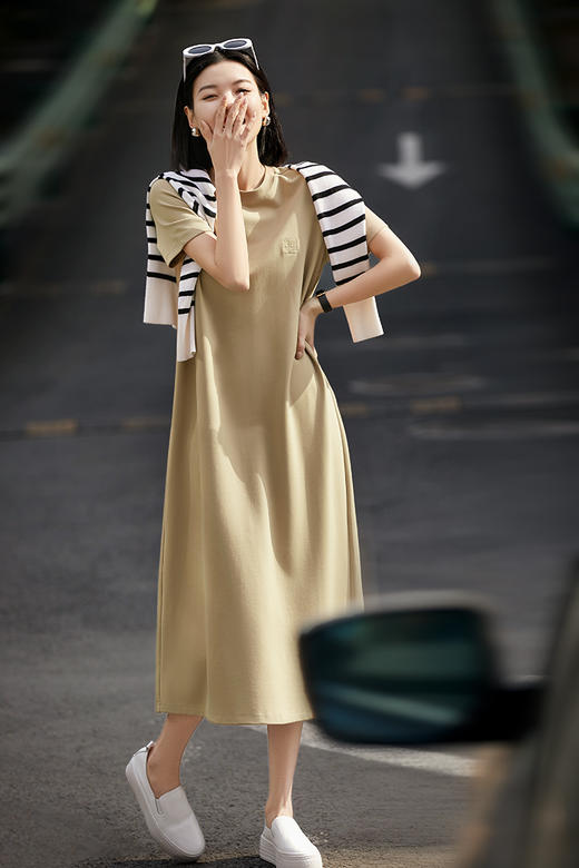 【女神范！99元优雅连衣裙】春夏法式连衣裙 通勤度假两不误 圆领显瘦高级感 商品图4