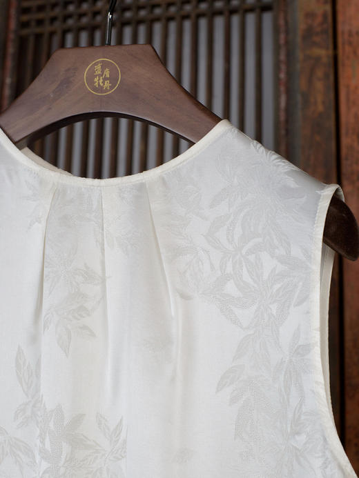 盛唐牡丹| 散花纹真丝提花斜裁背心 商品图3